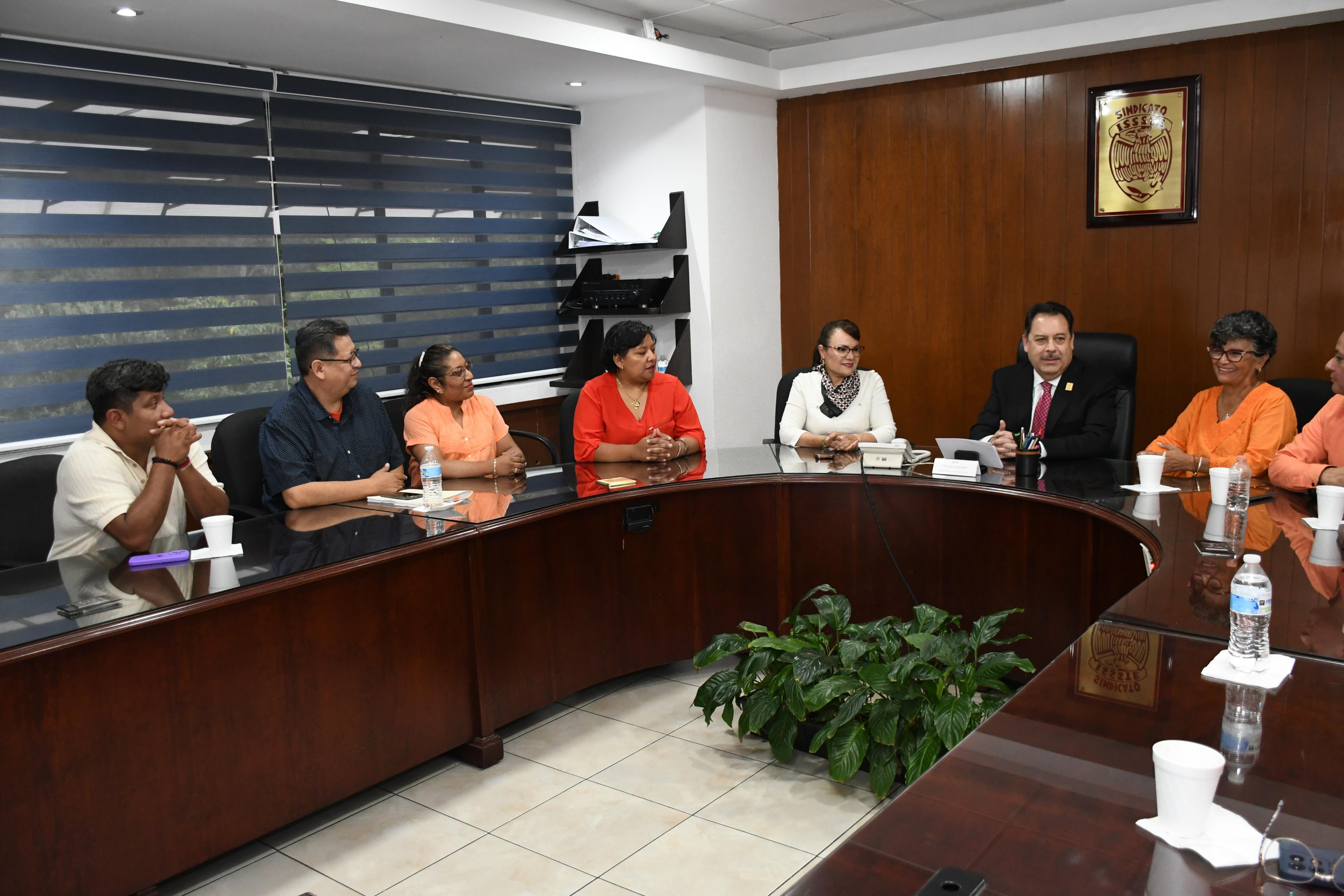 Reunión con compañeras y compañeros de la Sección XLI, Hospital Regional "1º de Octubre"